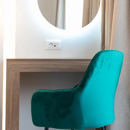 Ξενοδοχείο Philia Center 4*