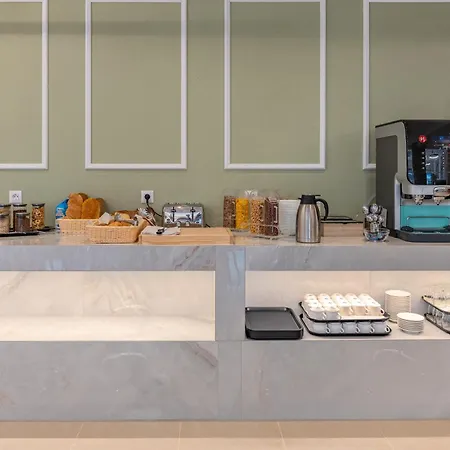 Ξενοδοχείο Philia Center 4*